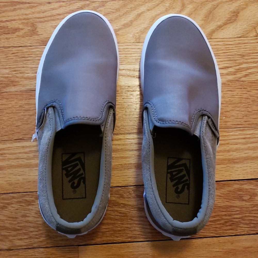 NWOT Vans slip on sneakers, Size 4.5 M/6.0 W